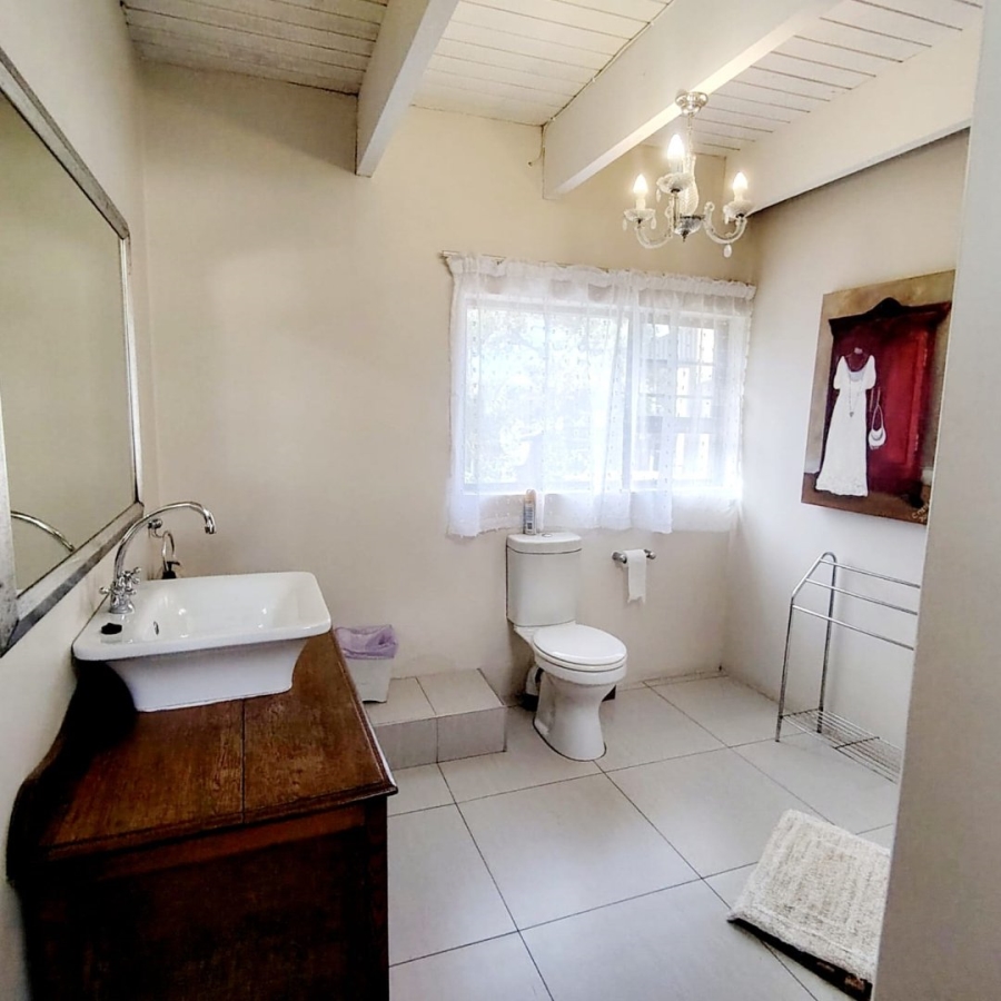 5 Bedroom Property for Sale in Beacon Bay Eastern Cape